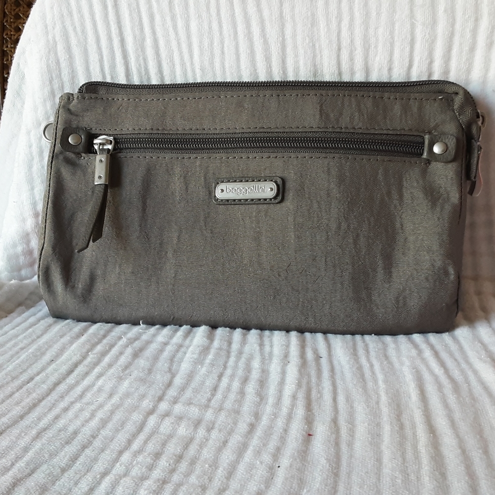 EUC Baggallni RFID Bag...missing shoulder strap